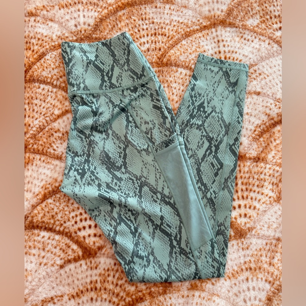 Fabletics BUNDLE Size Medium - image 2